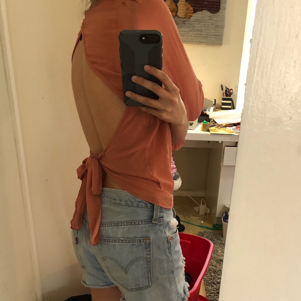 Cute Top with open back!